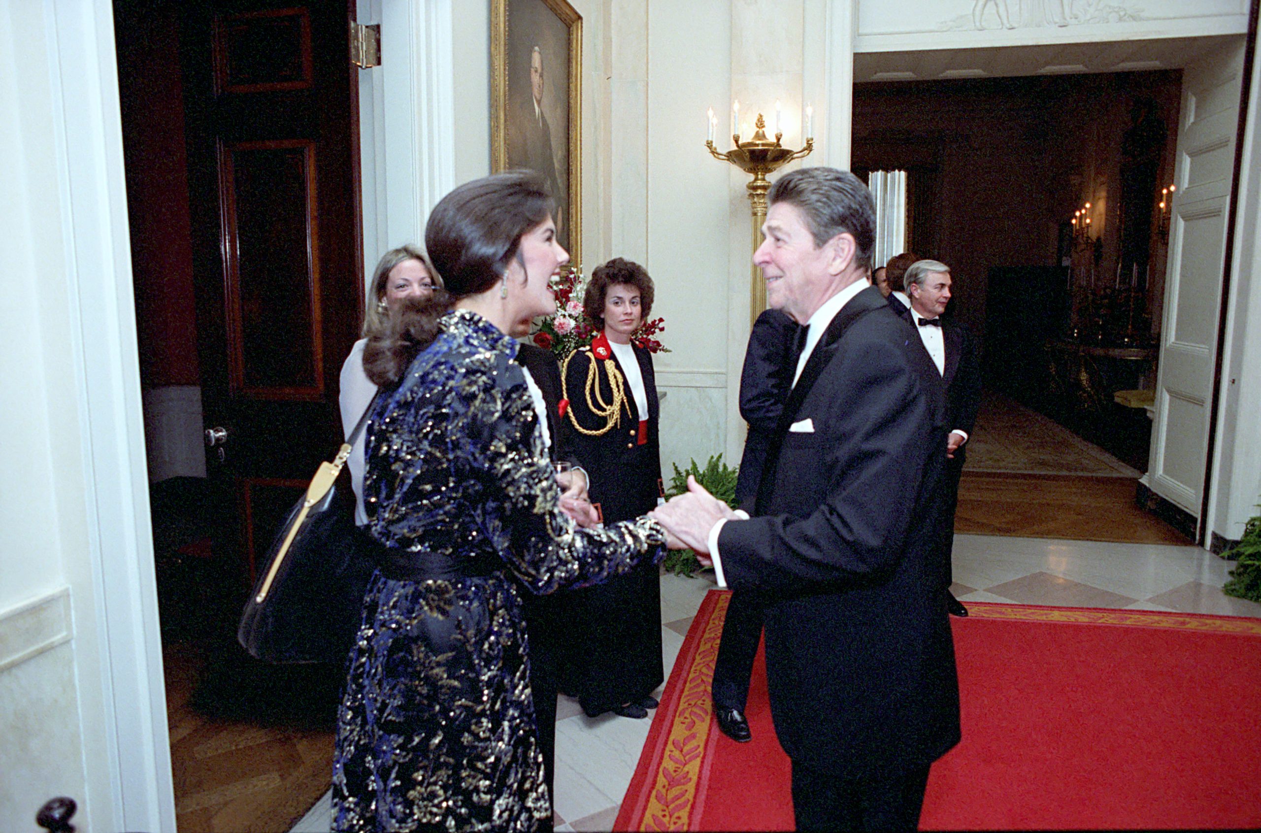 Lynda Carter greeting President Ronald Reagan in 1981.